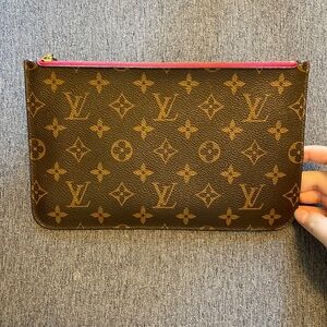 Louis Vuitton Neverfull MM Pochette